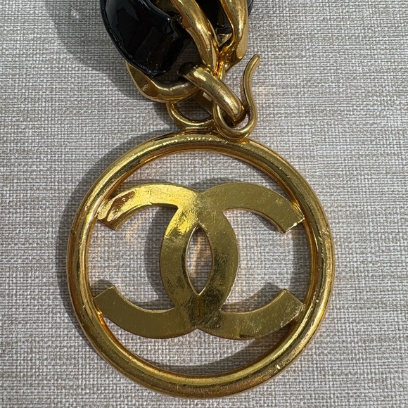 CHANEL Vintage Black Patent Mini Crossbody GHW - Picture 12 of 16